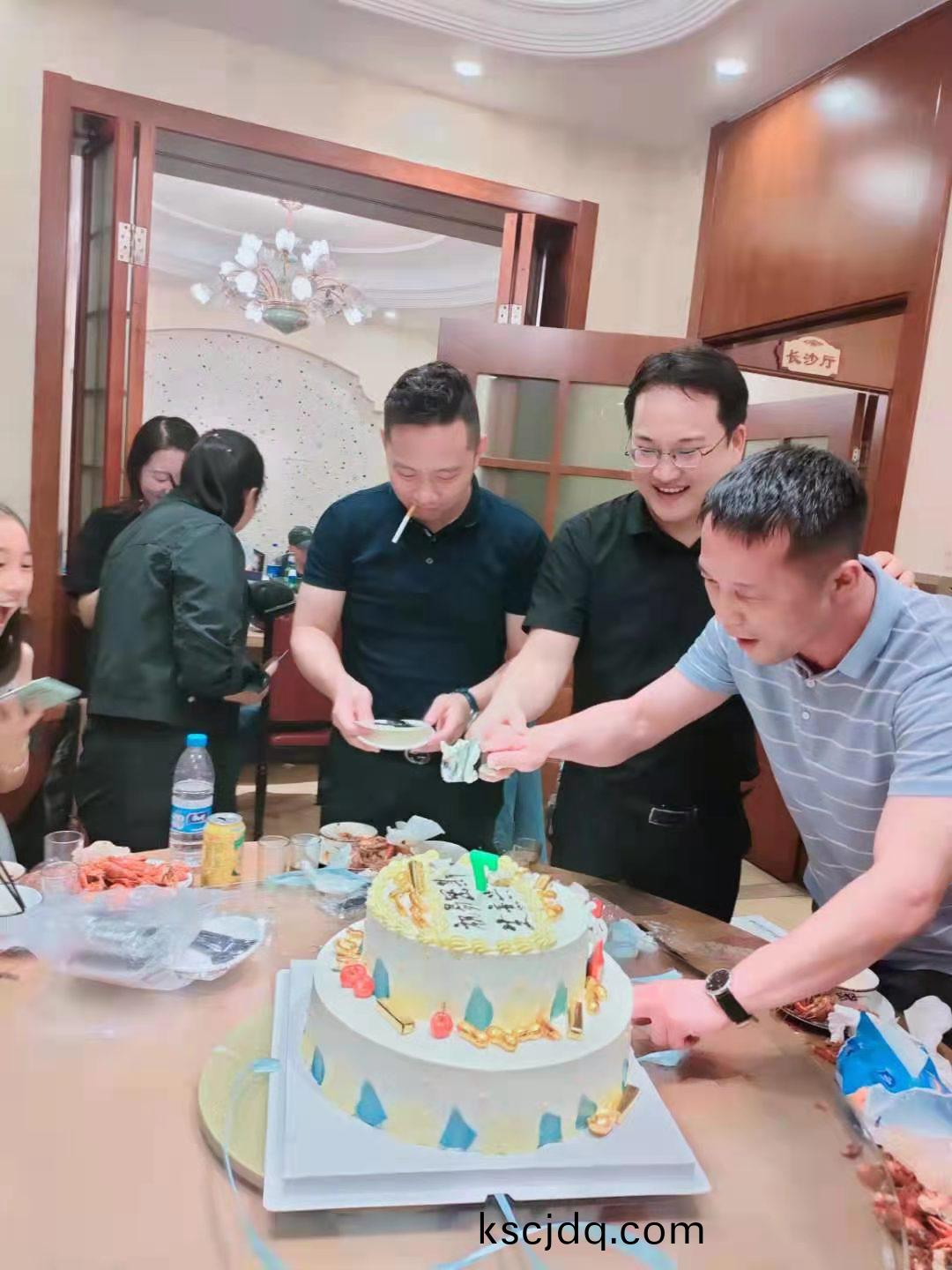 易(yi)密斯(si)7週(zhou)年紀(ji)唸